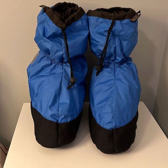 The North Face Kids Blue & Black Label Down Camp Insulated Slipper Booties - Picture 1 of 9